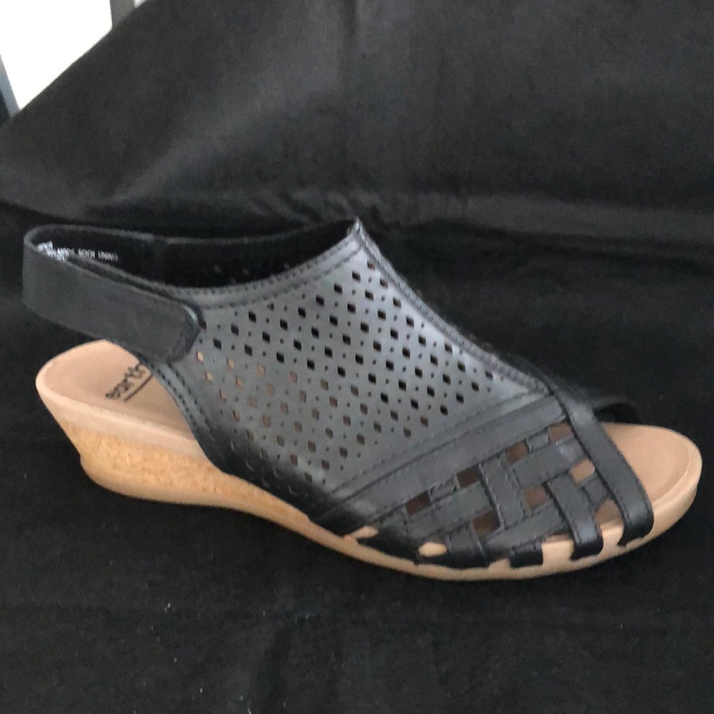 Sandal, leather upper, new in box black, sz 8 1/2W Earth brand wedge heel